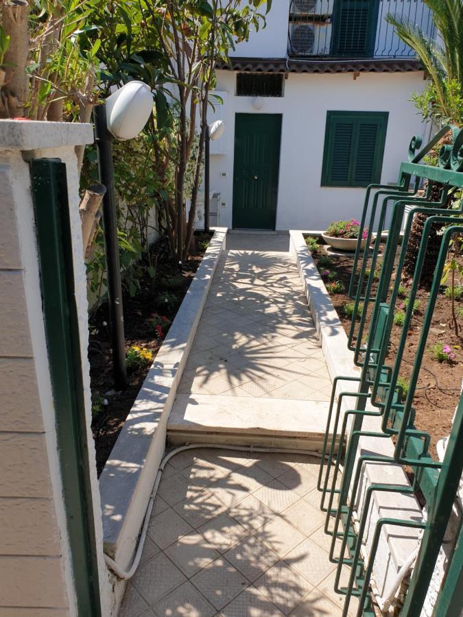 La Villa Fronte Spiaggia Bandiera Blu สแปร์ลองกา ภายนอก รูปภาพ